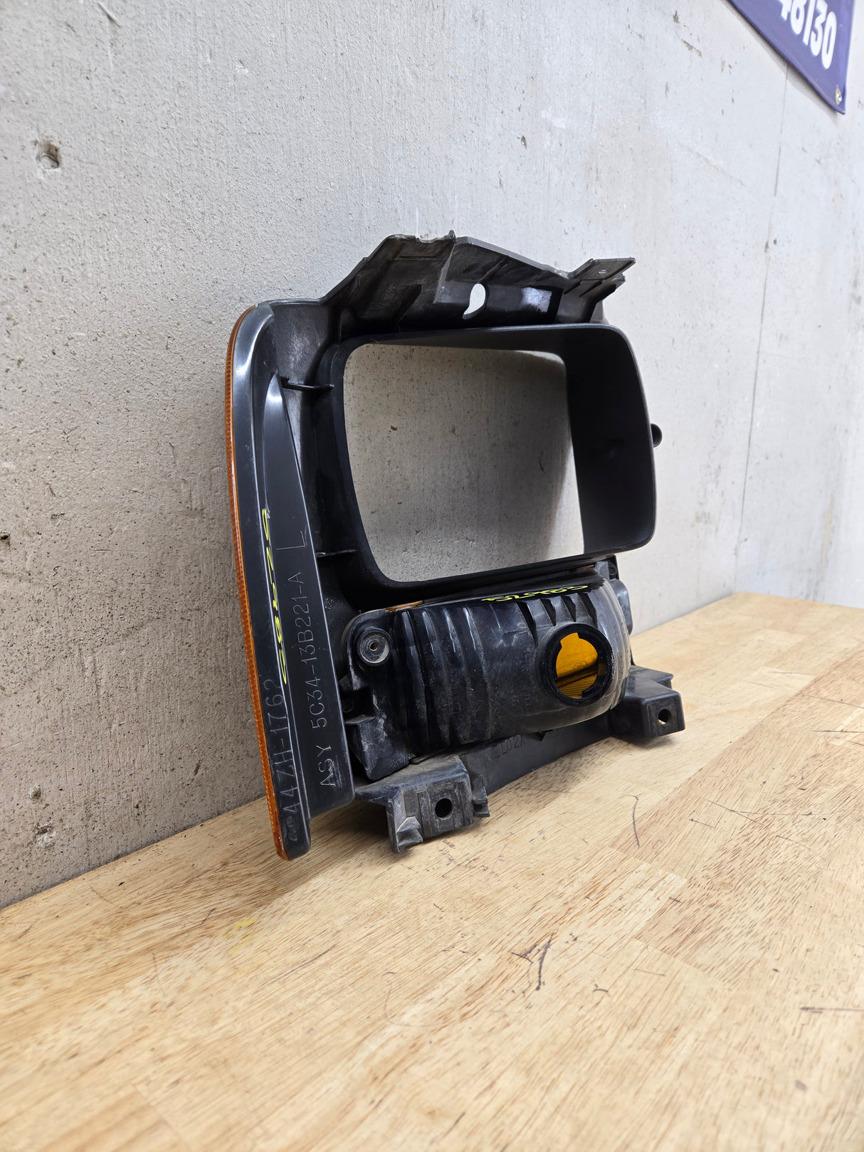 2005-2007 Ford Super Duty F250 F350 F450 F550 LH Left Driver Side Headlight Bezel Park Lamp Signal Corner Light 5C34-13B221-A