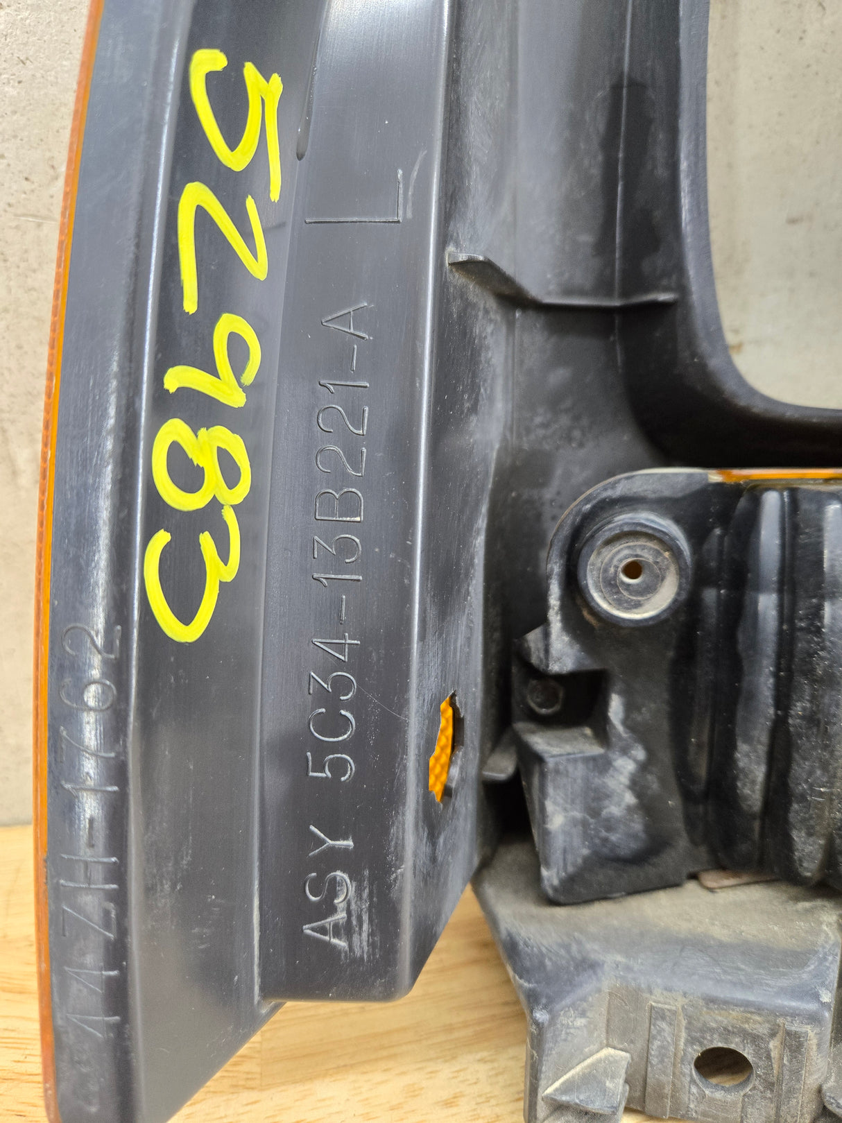 2005-2007 Ford Super Duty F250 F350 F450 F550 LH Left Driver Side Headlight Bezel Park Lamp Signal Corner Light 5C34-13B221-A