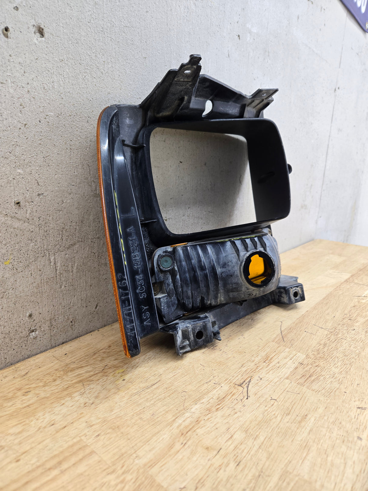 2005-2007 Ford Super Duty F250 F350 F450 F550 LH Left Driver Side Headlight Bezel Park Lamp Signal Corner Light 5C34-13B221-A