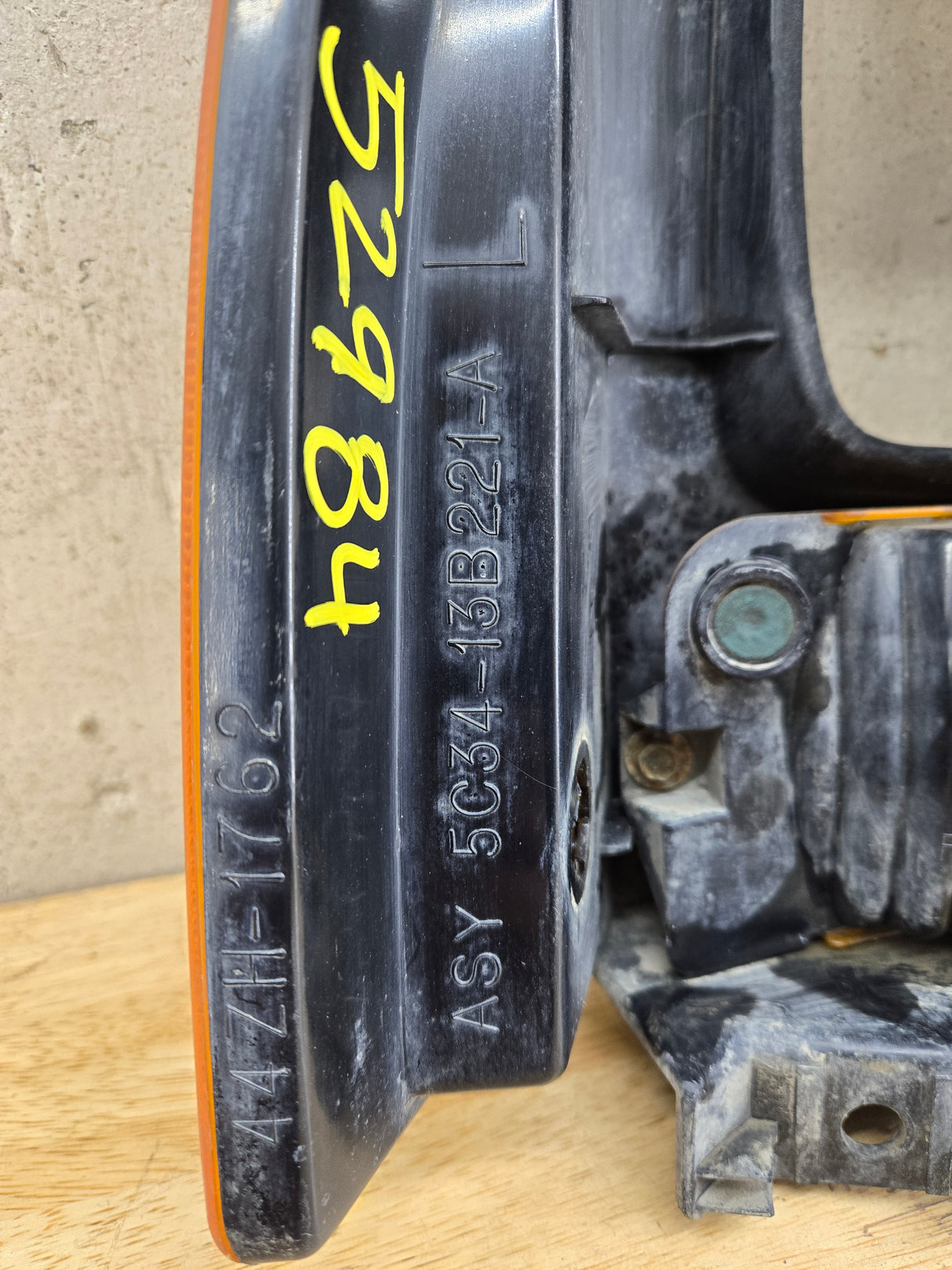 2005-2007 Ford Super Duty F250 F350 F450 F550 LH Left Driver Side Headlight Bezel Park Lamp Signal Corner Light 5C34-13B221-A