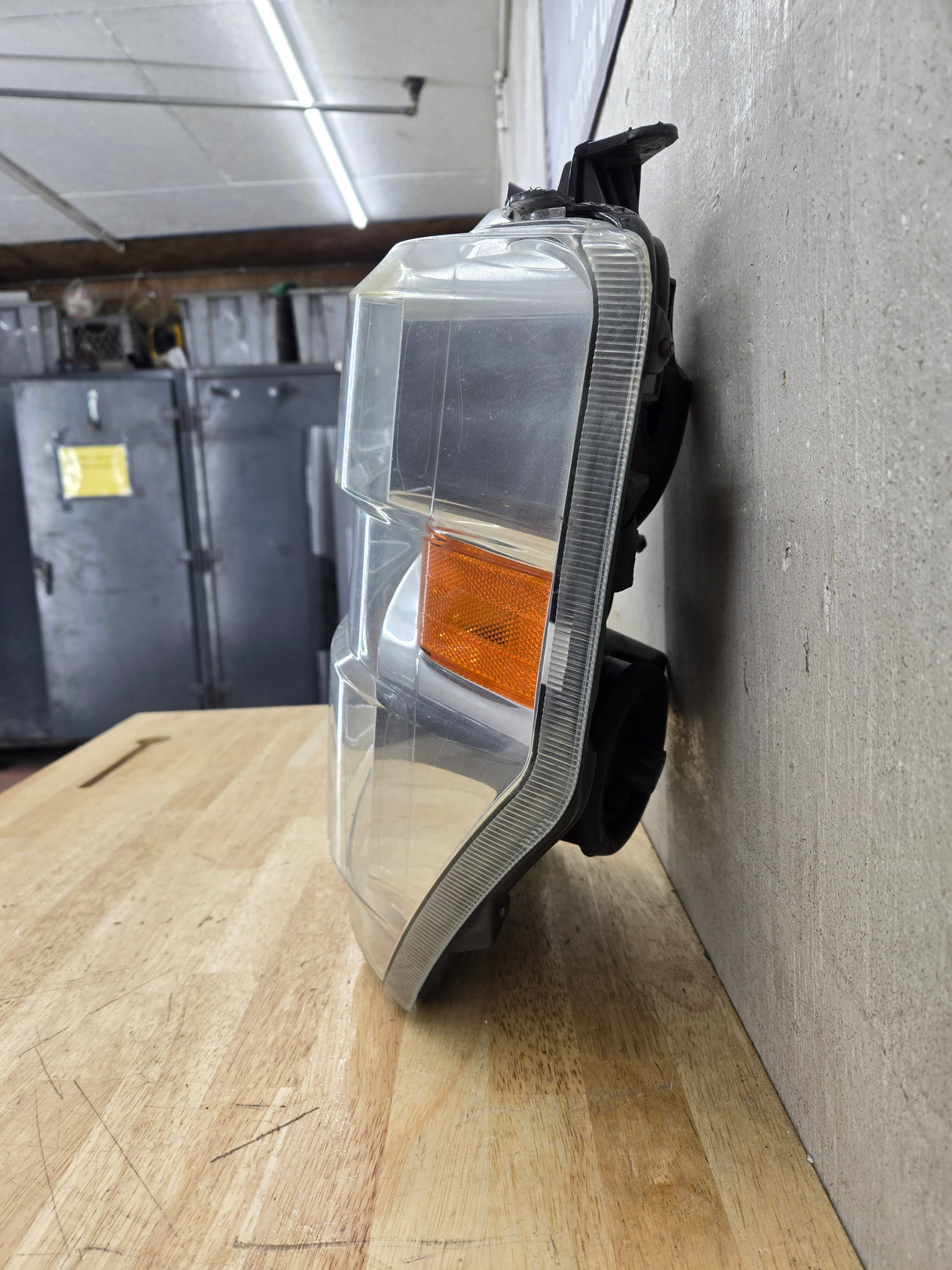 2008-2010 Ford Super Duty F250 F350 F450 F550 LH Driver Side Composite Head Light 44ZH-1849B 8C24-13006-A