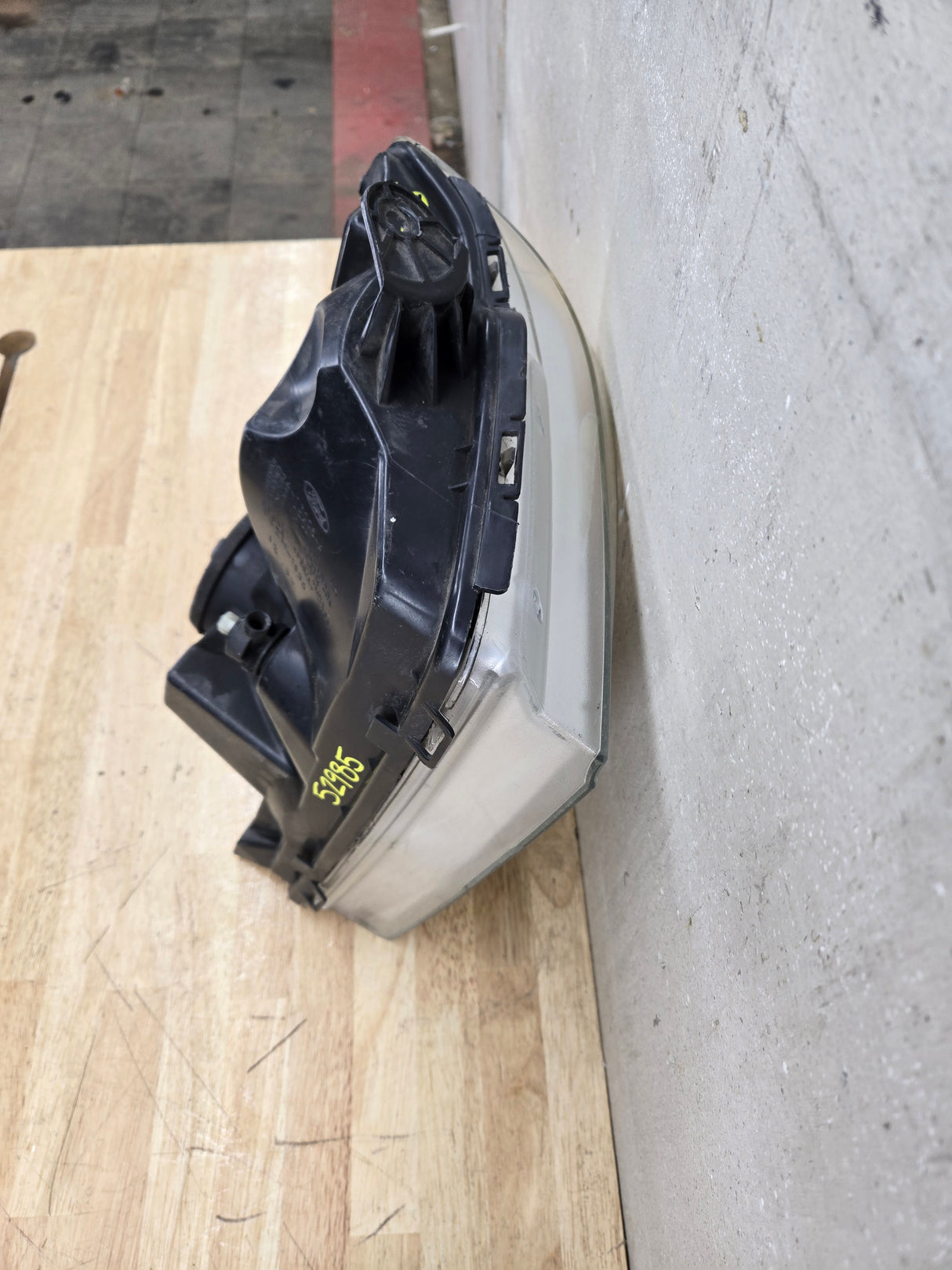 2008-2010 Ford Super Duty F250 F350 F450 F550 LH Driver Side Composite Head Light 44ZH-1849B 8C24-13006-A