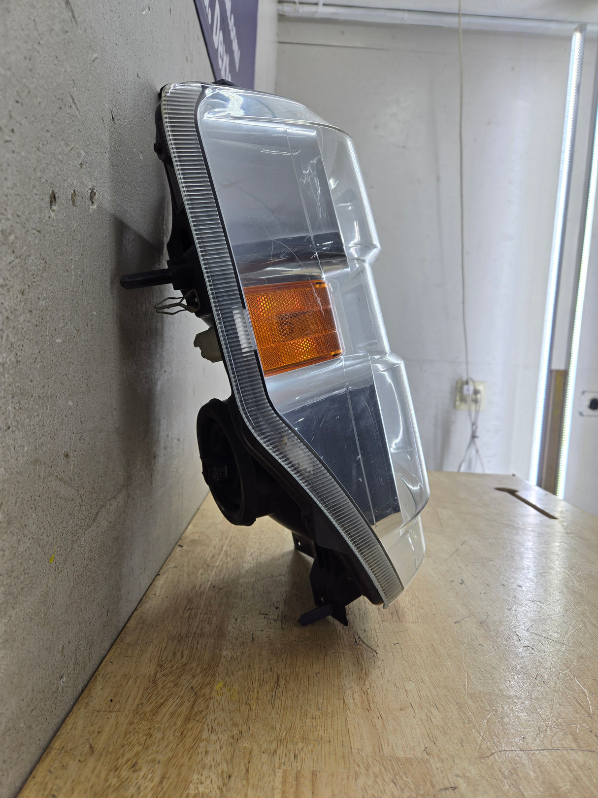 2008-2010 Ford Super Duty F250 F350 F450 F550 RH Passenger Side Composite Head Light 8C24-13005-A