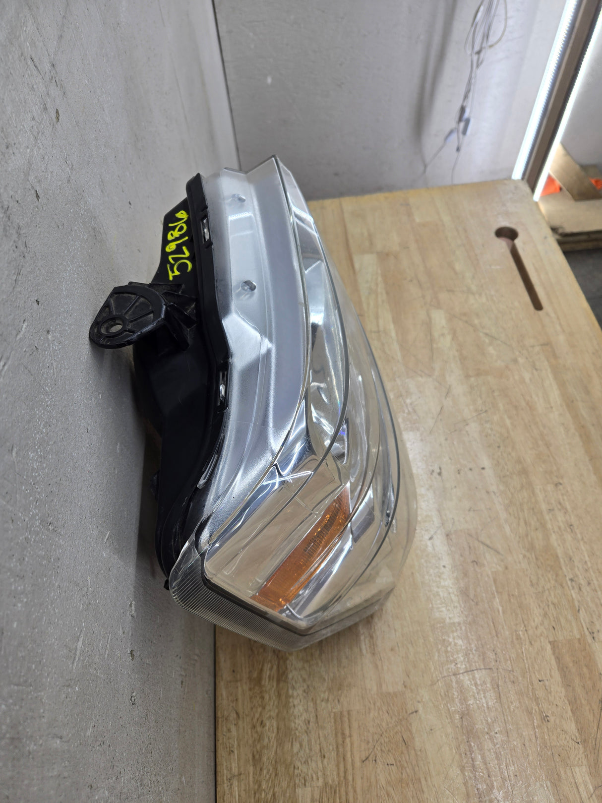 2008-2010 Ford Super Duty F250 F350 F450 F550 RH Passenger Side Composite Head Light 8C24-13005-A