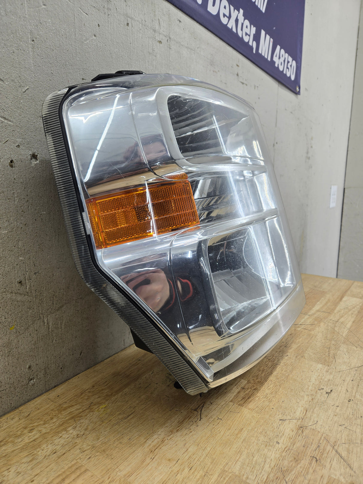 2008-2010 Ford Super Duty F250 F350 F450 F550 RH Passenger Side Composite Head Light 8C24-13005-A