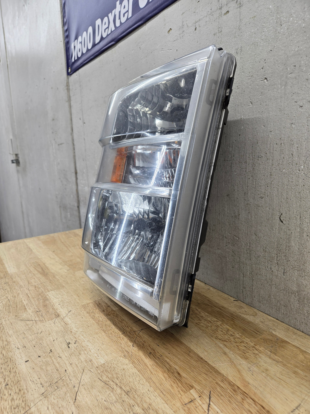 2008-2010 Ford Super Duty F250 F350 F450 F550 RH Passenger Side Composite Head Light 8C24-13005-A