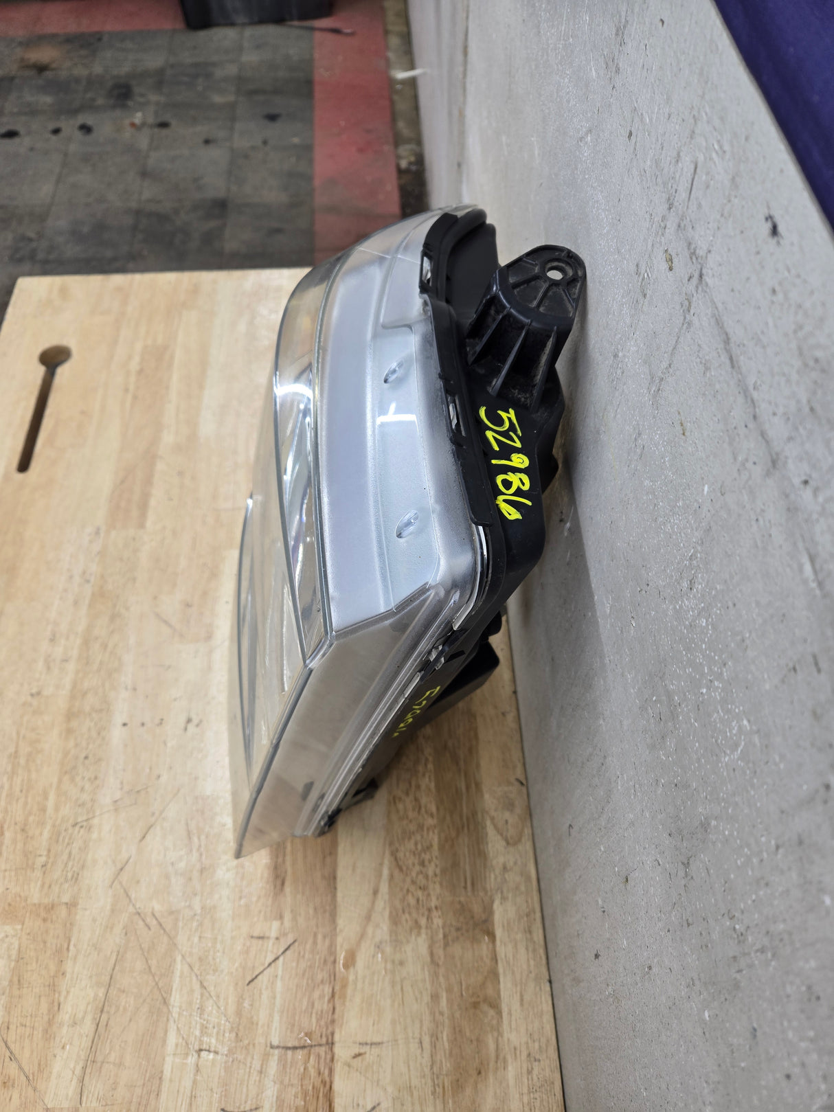 2008-2010 Ford Super Duty F250 F350 F450 F550 RH Passenger Side Composite Head Light 8C24-13005-A