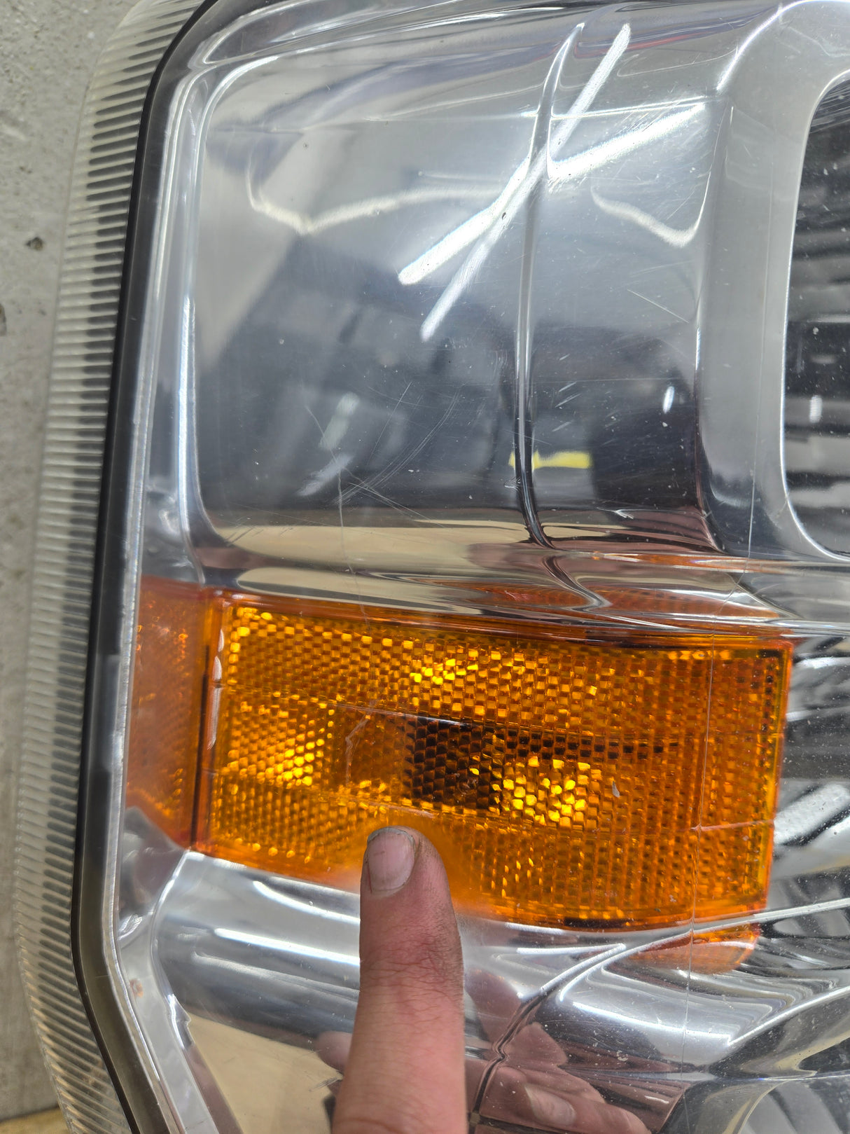 2008-2010 Ford Super Duty F250 F350 F450 F550 RH Passenger Side Composite Head Light 8C24-13005-A