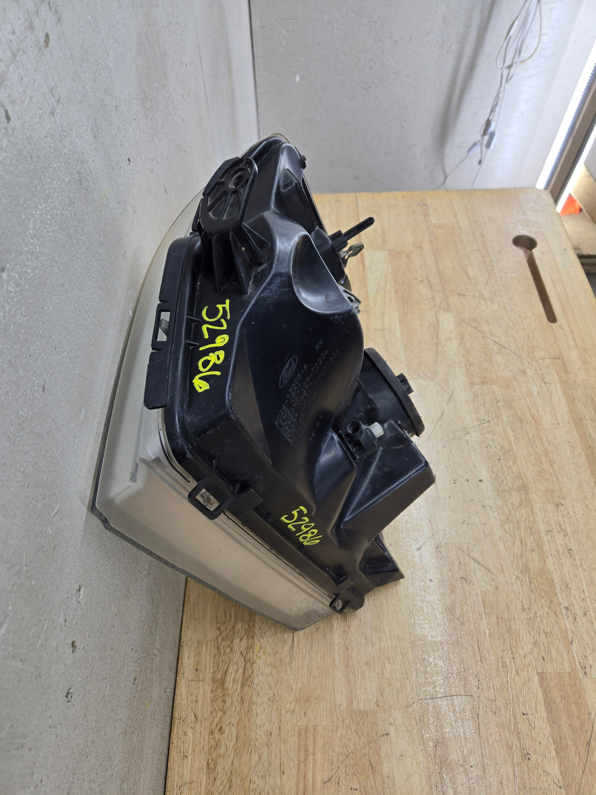 2008-2010 Ford Super Duty F250 F350 F450 F550 RH Passenger Side Composite Head Light 8C24-13005-A