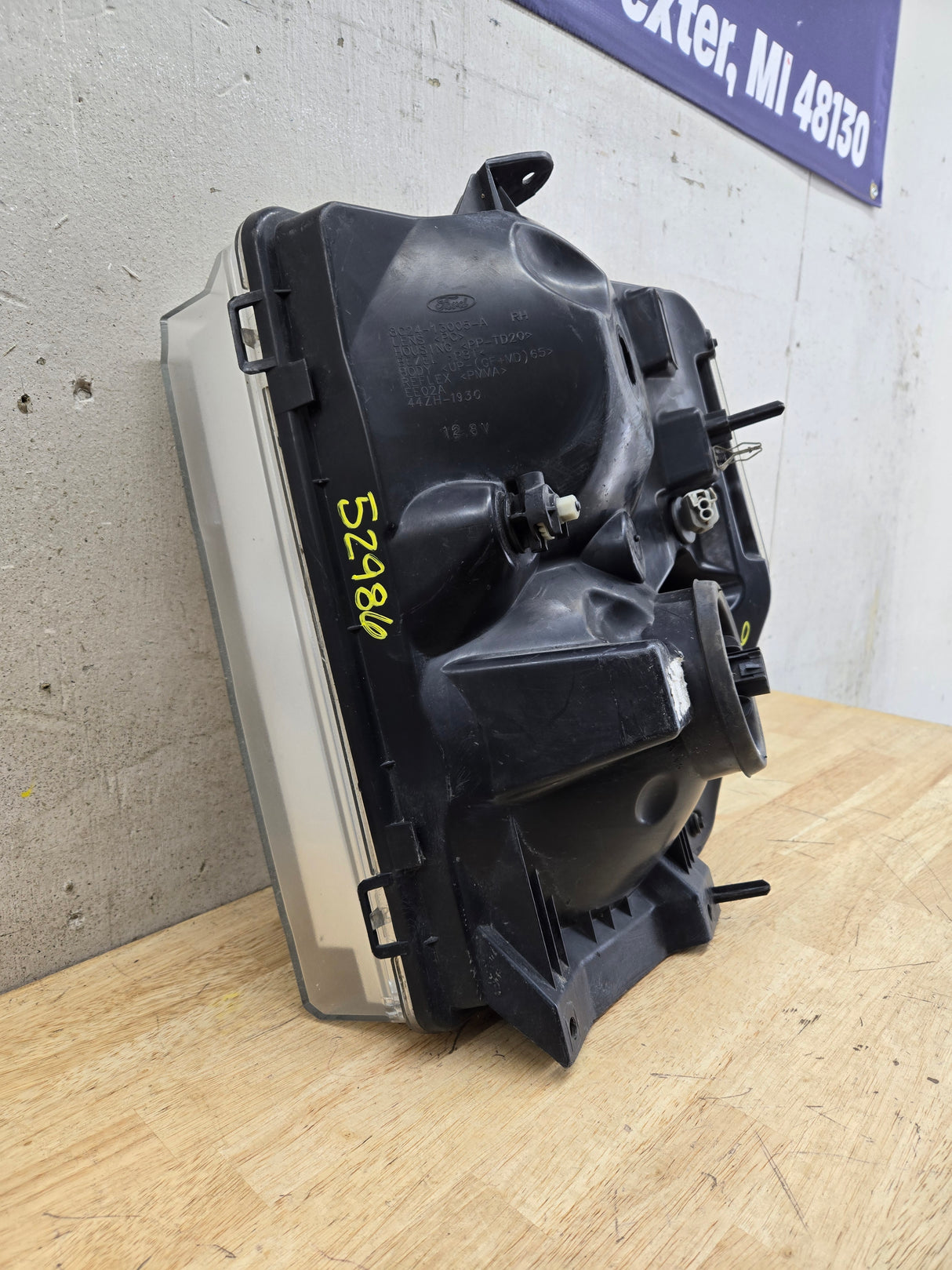 2008-2010 Ford Super Duty F250 F350 F450 F550 RH Passenger Side Composite Head Light 8C24-13005-A