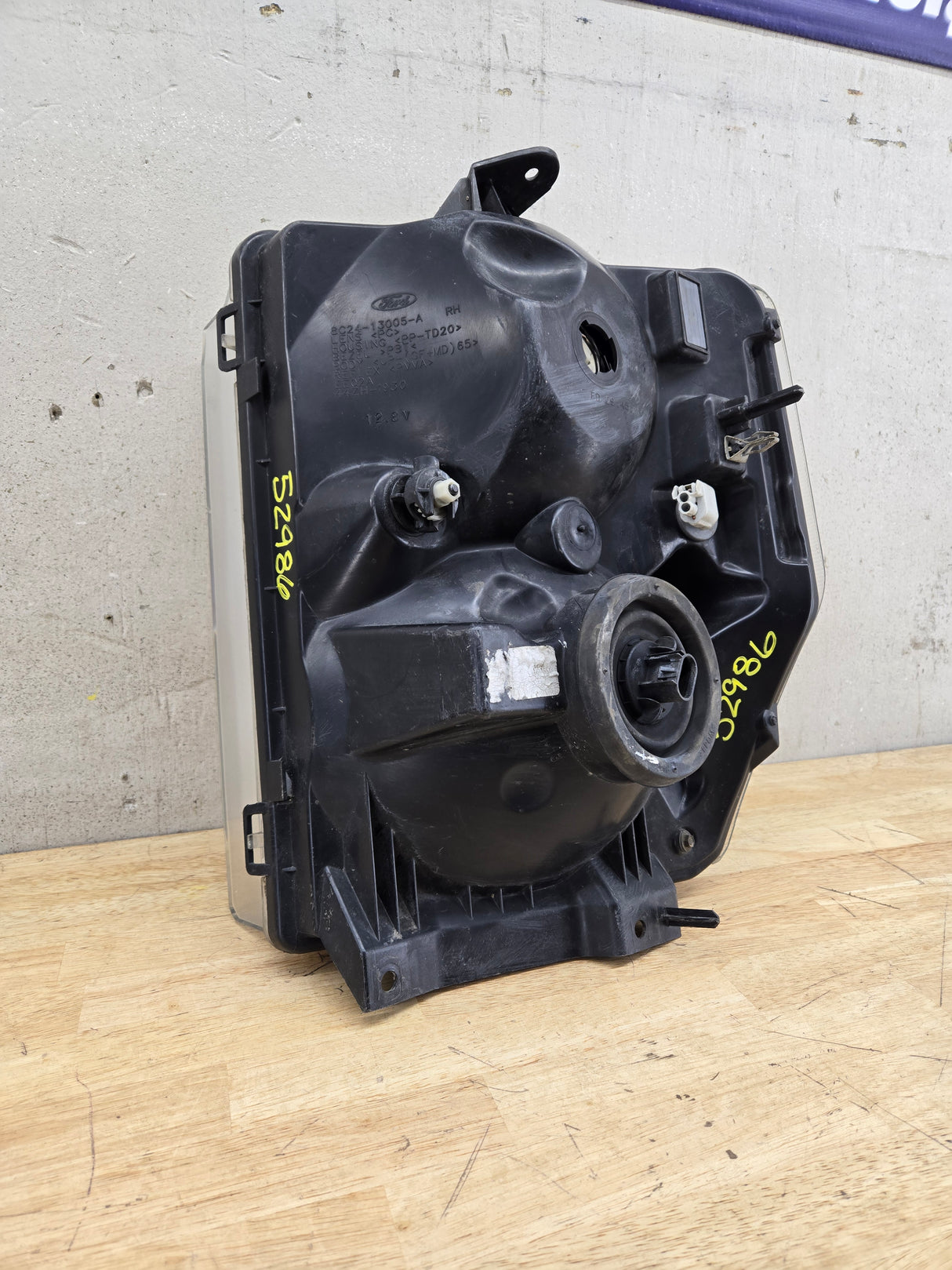 2008-2010 Ford Super Duty F250 F350 F450 F550 RH Passenger Side Composite Head Light 8C24-13005-A