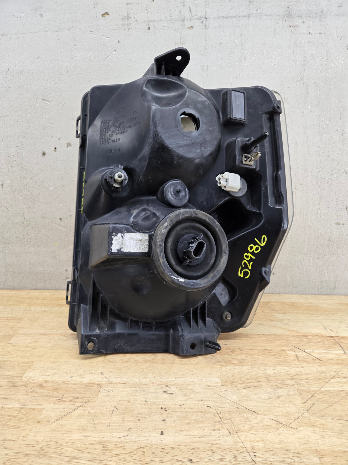 2008-2010 Ford Super Duty F250 F350 F450 F550 RH Passenger Side Composite Head Light 8C24-13005-A