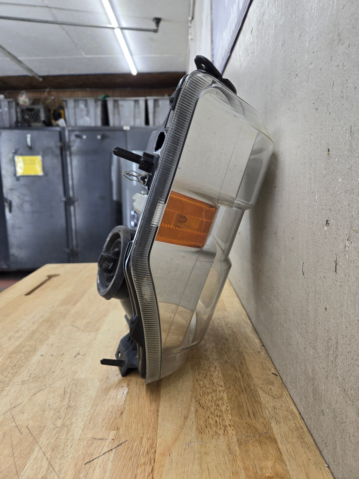 2008-2010 Ford Super Duty F250 F350 F450 F550 RH Passenger Side Composite Head Light 8C24-13005-A