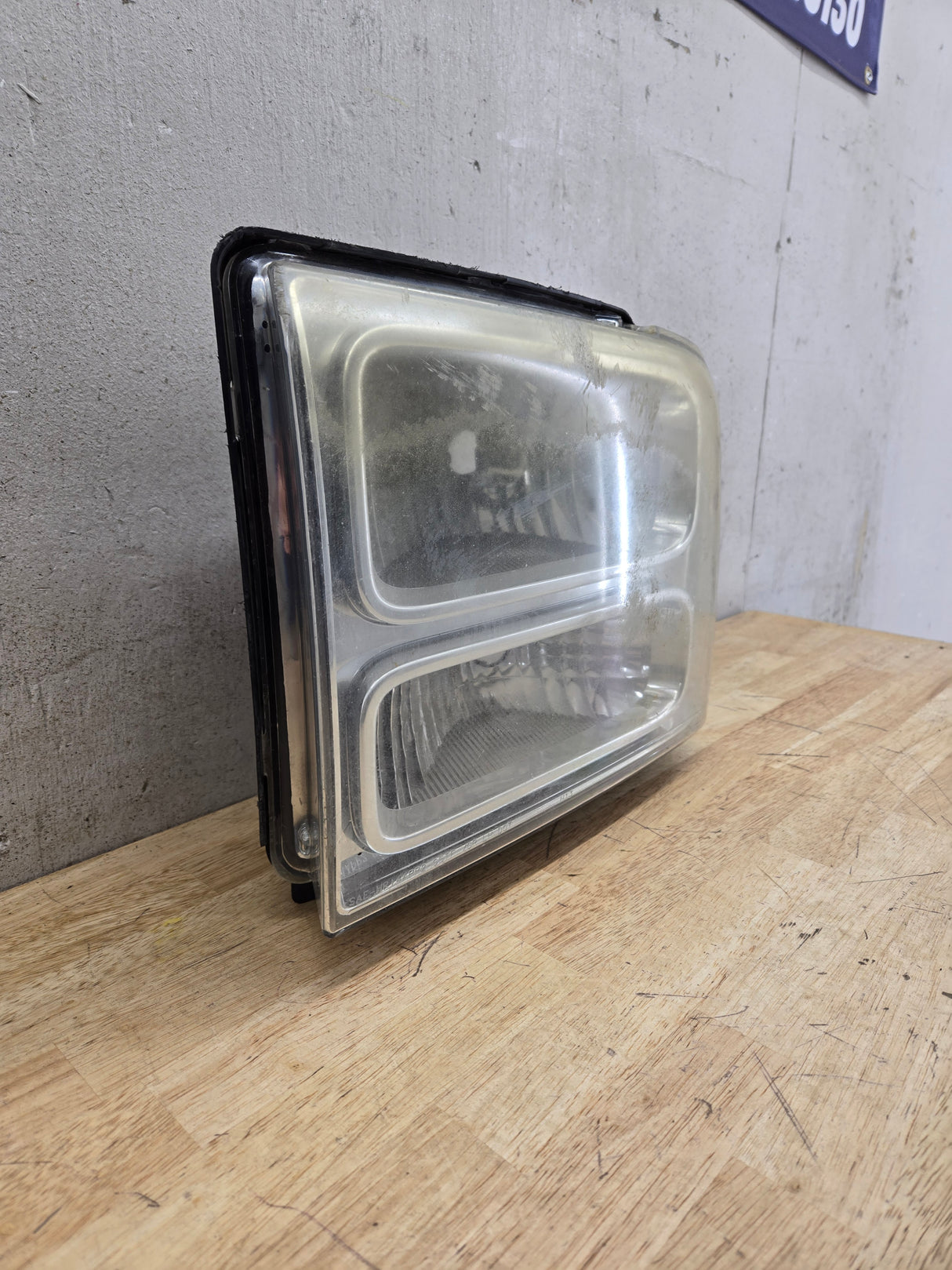 2005-2007 Ford Super Duty F250 F350 F450 F550 LH Left Driver Side Composite Head Light 5C34-13006-A