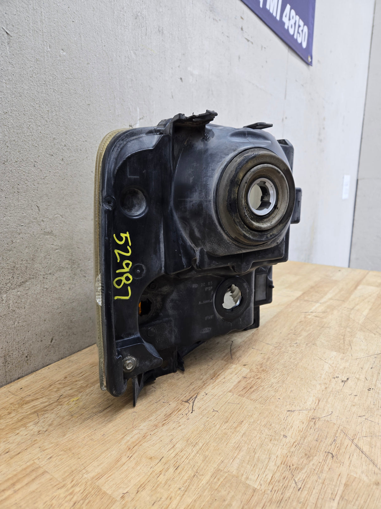 2005-2007 Ford Super Duty F250 F350 F450 F550 LH Left Driver Side Composite Head Light 5C34-13006-A