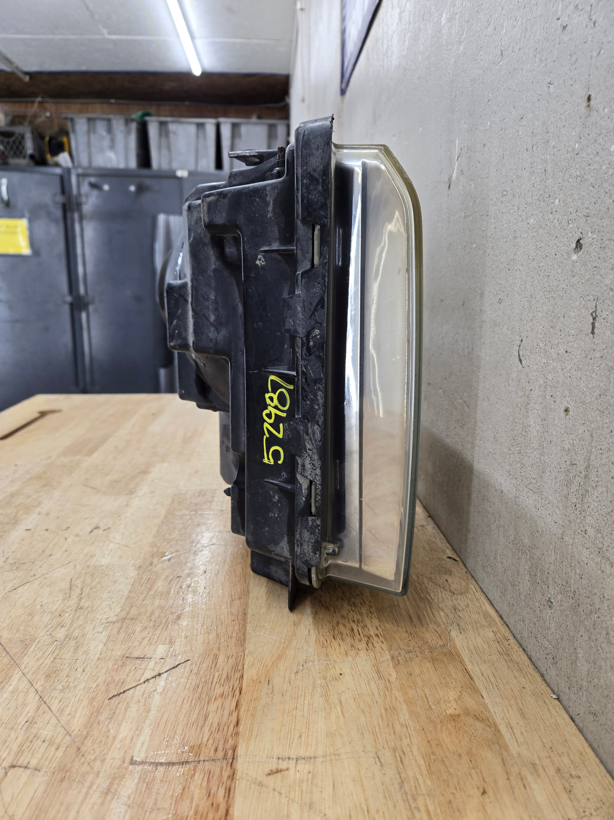 2005-2007 Ford Super Duty F250 F350 F450 F550 LH Left Driver Side Composite Head Light 5C34-13006-A