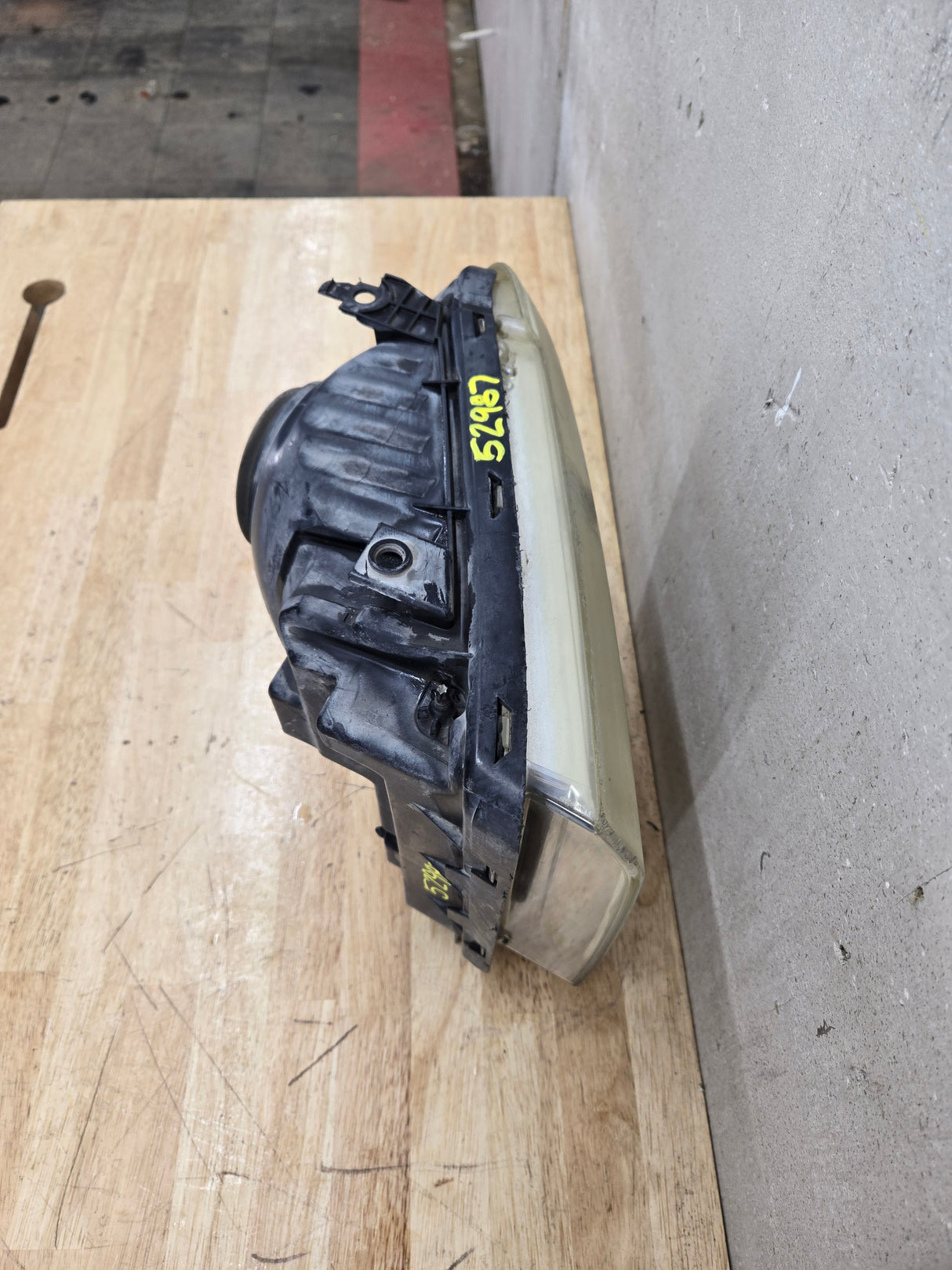 2005-2007 Ford Super Duty F250 F350 F450 F550 LH Left Driver Side Composite Head Light 5C34-13006-A