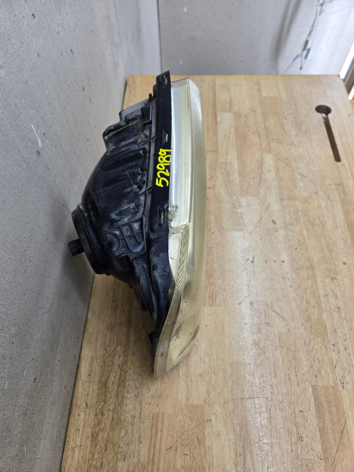 2005-2007 Ford Super Duty F250 F350 F450 F550 RH Passenger Side Composite Head Light 5C34-13006-A