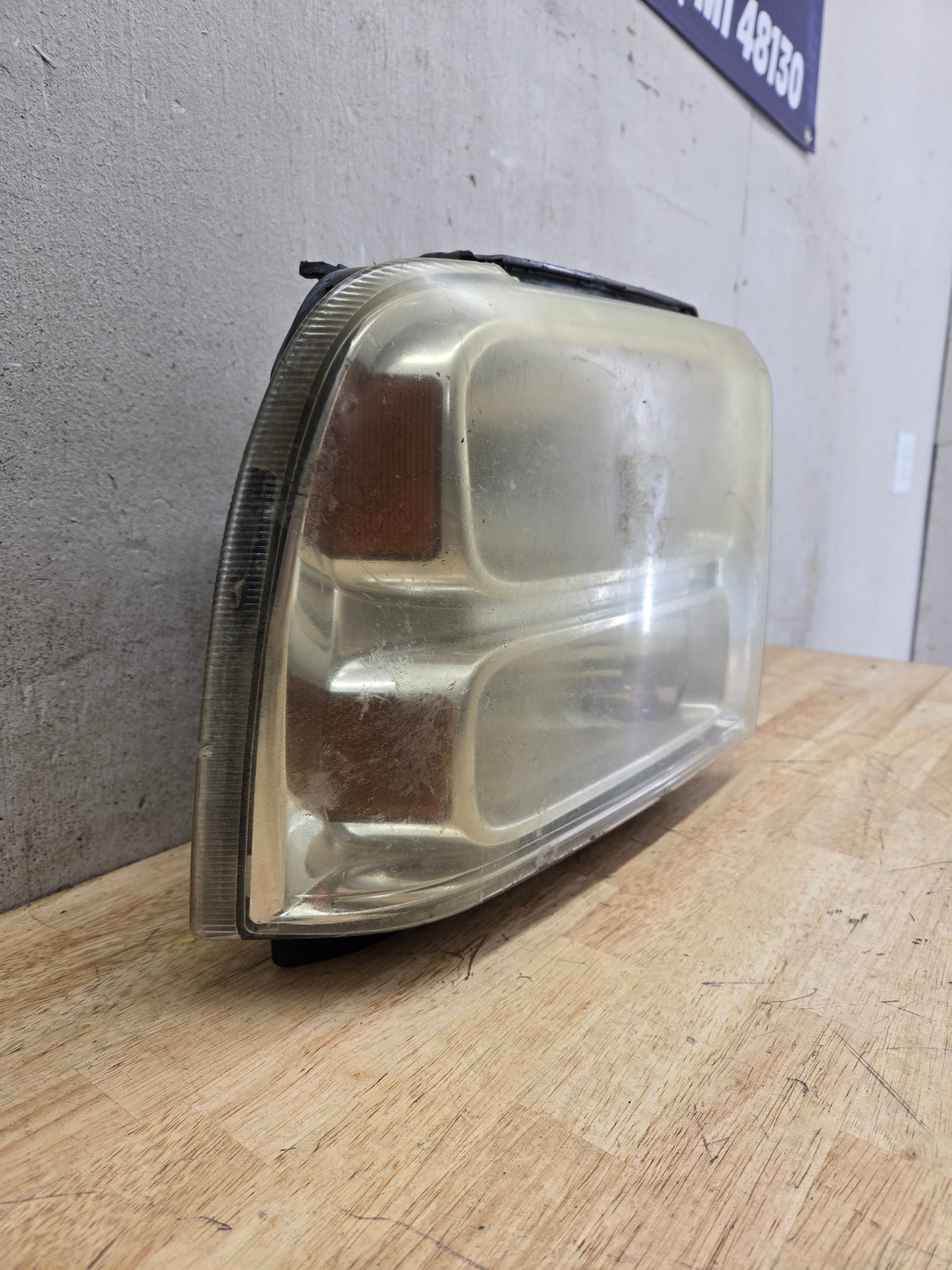 2005-2007 Ford Super Duty F250 F350 F450 F550 RH Passenger Side Composite Head Light 5C34-13006-A