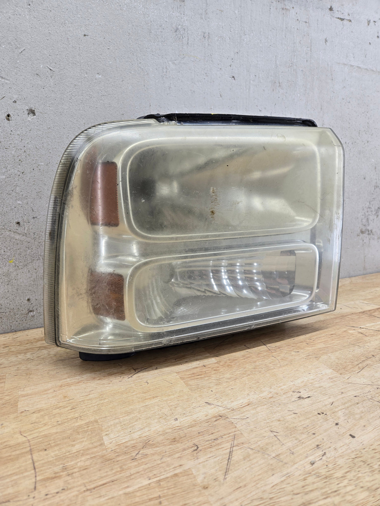 2005-2007 Ford Super Duty F250 F350 F450 F550 RH Passenger Side Composite Head Light 5C34-13006-A