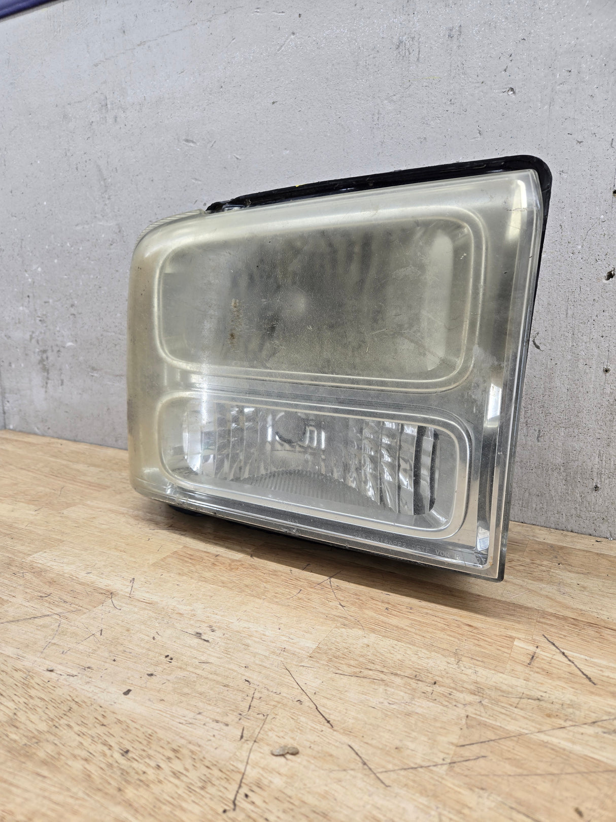 2005-2007 Ford Super Duty F250 F350 F450 F550 RH Passenger Side Composite Head Light 5C34-13006-A