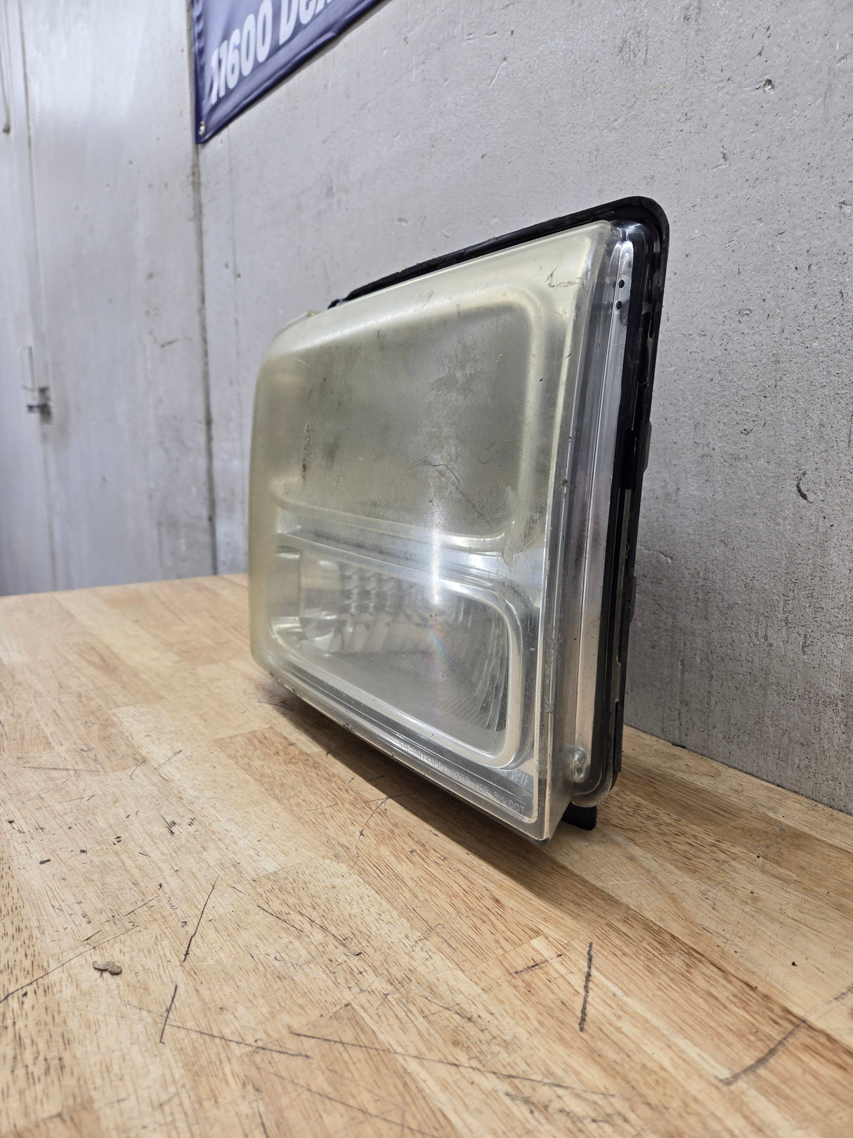 2005-2007 Ford Super Duty F250 F350 F450 F550 RH Passenger Side Composite Head Light 5C34-13006-A