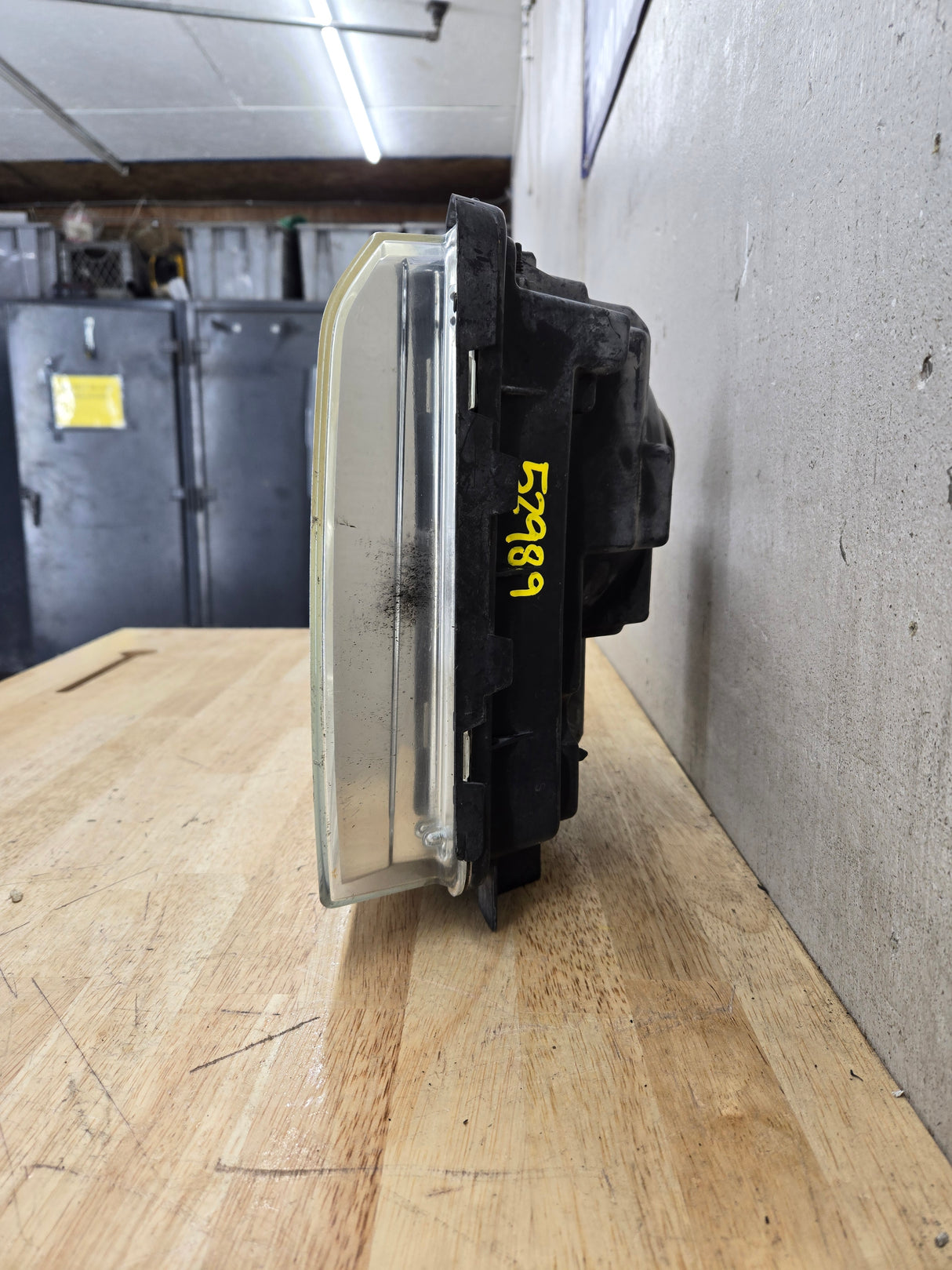 2005-2007 Ford Super Duty F250 F350 F450 F550 RH Passenger Side Composite Head Light 5C34-13006-A