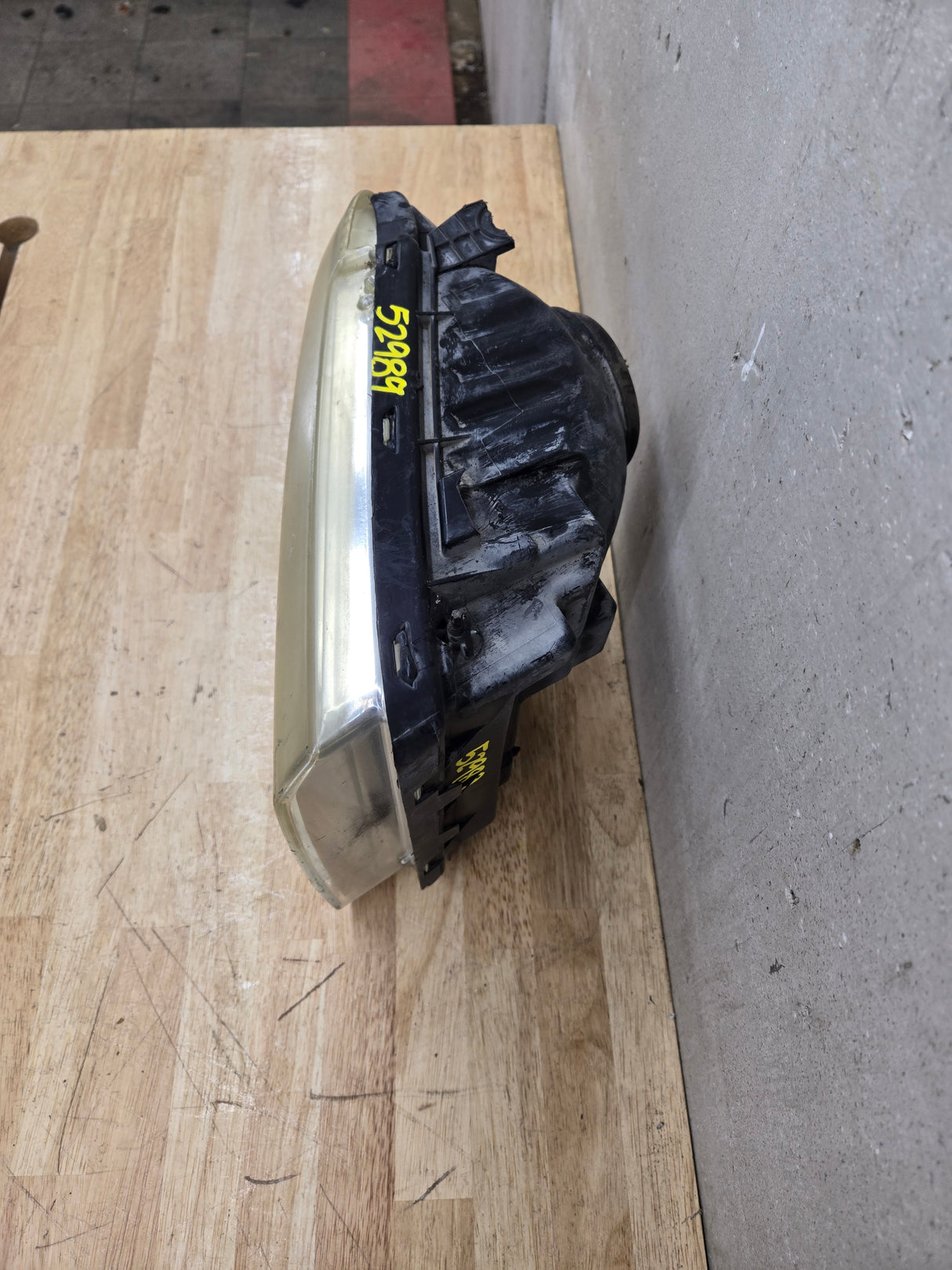 2005-2007 Ford Super Duty F250 F350 F450 F550 RH Passenger Side Composite Head Light 5C34-13006-A