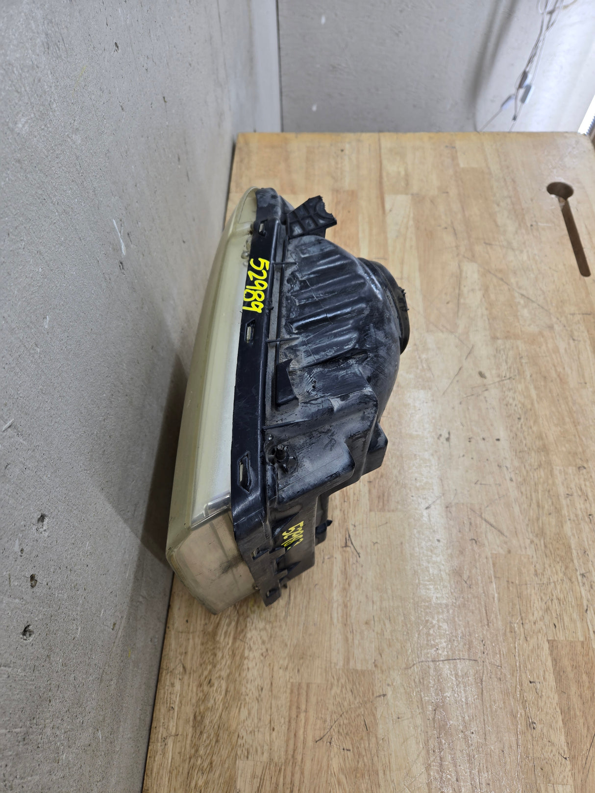 2005-2007 Ford Super Duty F250 F350 F450 F550 RH Passenger Side Composite Head Light 5C34-13006-A