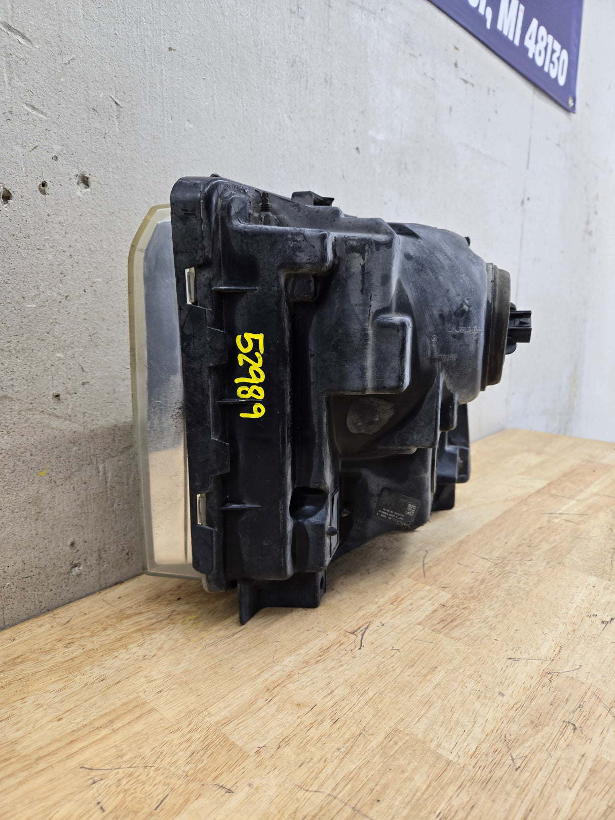 2005-2007 Ford Super Duty F250 F350 F450 F550 RH Passenger Side Composite Head Light 5C34-13006-A