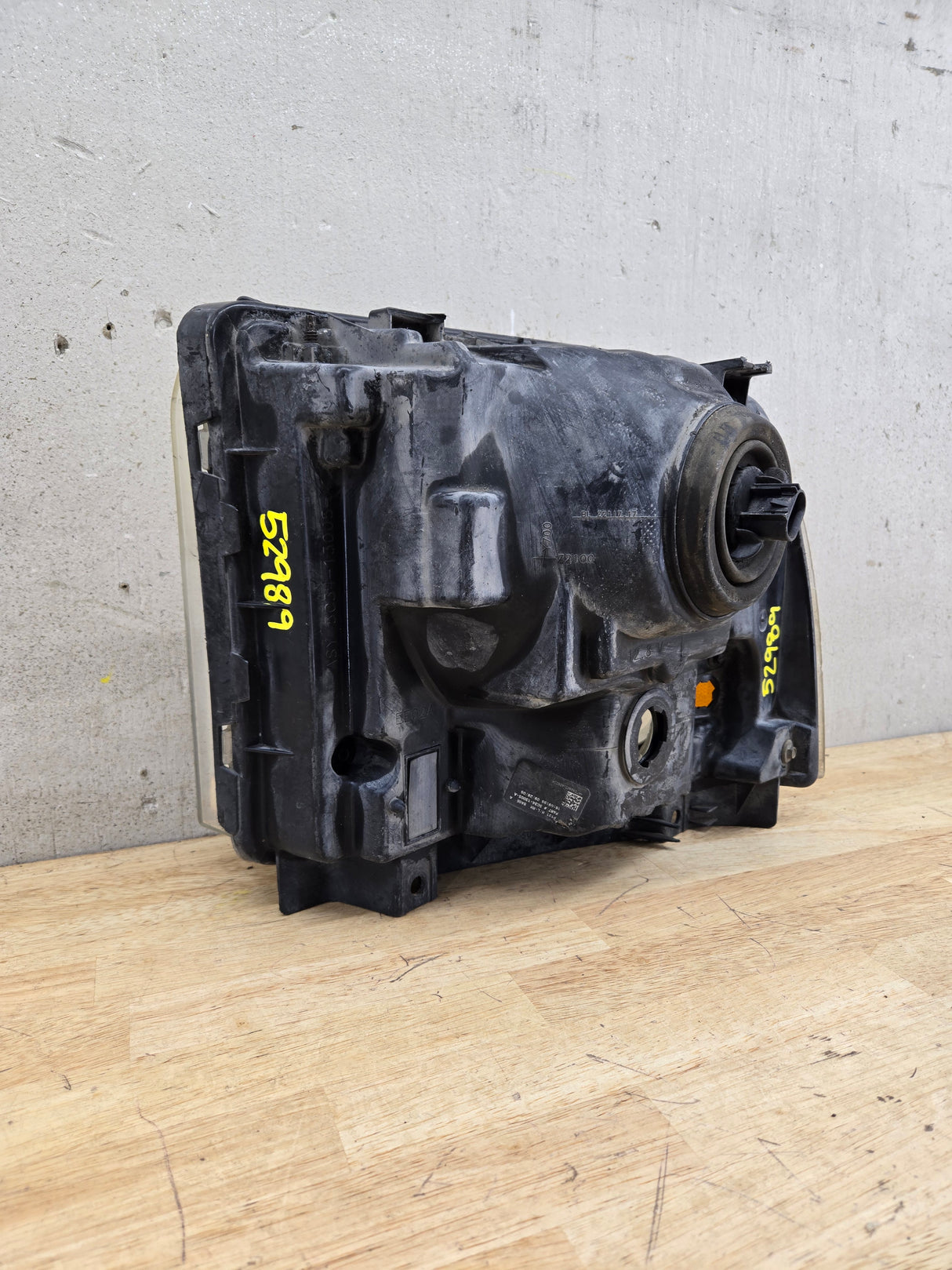 2005-2007 Ford Super Duty F250 F350 F450 F550 RH Passenger Side Composite Head Light 5C34-13006-A