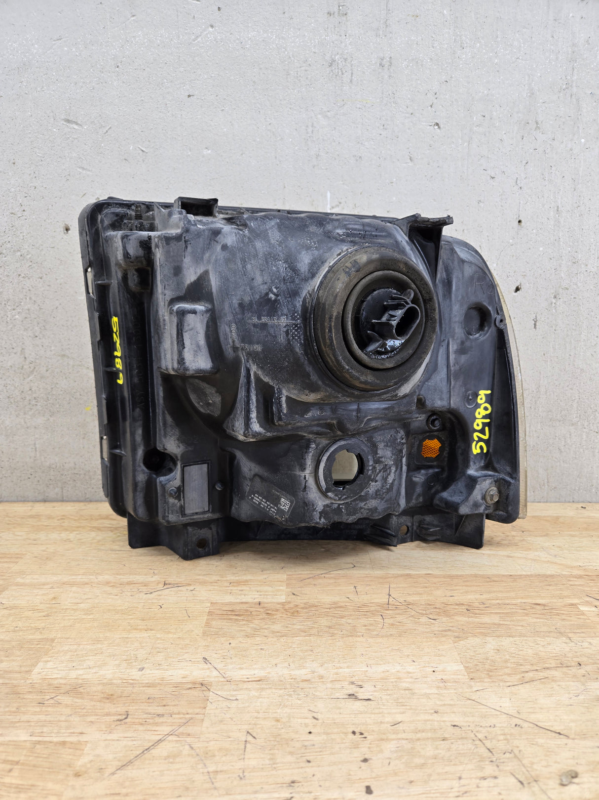 2005-2007 Ford Super Duty F250 F350 F450 F550 RH Passenger Side Composite Head Light 5C34-13006-A