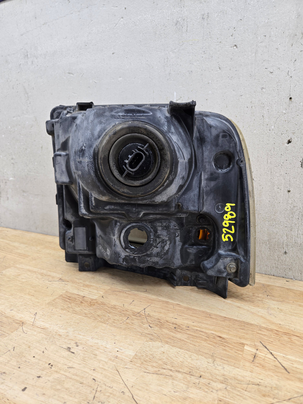 2005-2007 Ford Super Duty F250 F350 F450 F550 RH Passenger Side Composite Head Light 5C34-13006-A