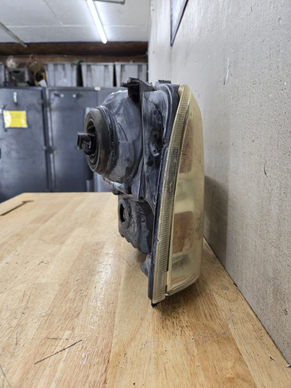 2005-2007 Ford Super Duty F250 F350 F450 F550 RH Passenger Side Composite Head Light 5C34-13006-A