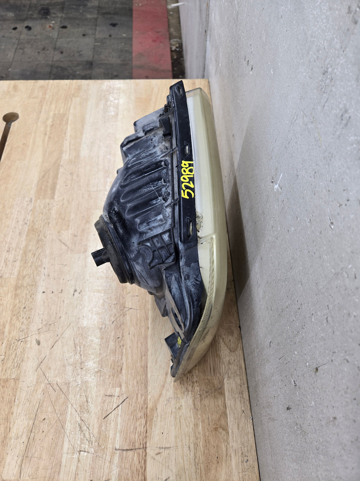 2005-2007 Ford Super Duty F250 F350 F450 F550 RH Passenger Side Composite Head Light 5C34-13006-A