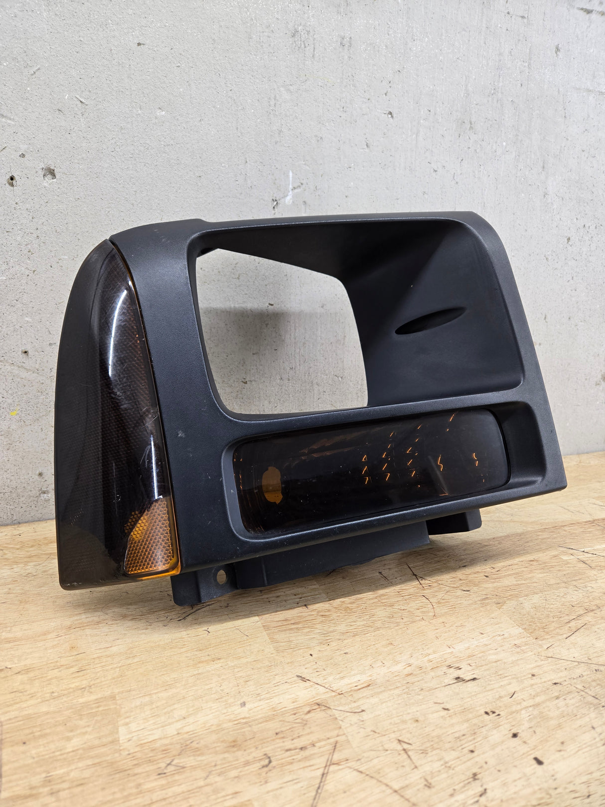 2005-2007 Ford Super Duty F250 F350 F450 F550 RH Right Passenger Headlight Bezel Park Lamp Signal Corner Light 5C34-13B220-A