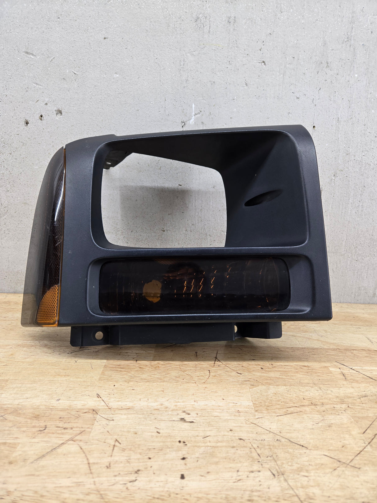 2005-2007 Ford Super Duty F250 F350 F450 F550 RH Right Passenger Headlight Bezel Park Lamp Signal Corner Light 5C34-13B220-A