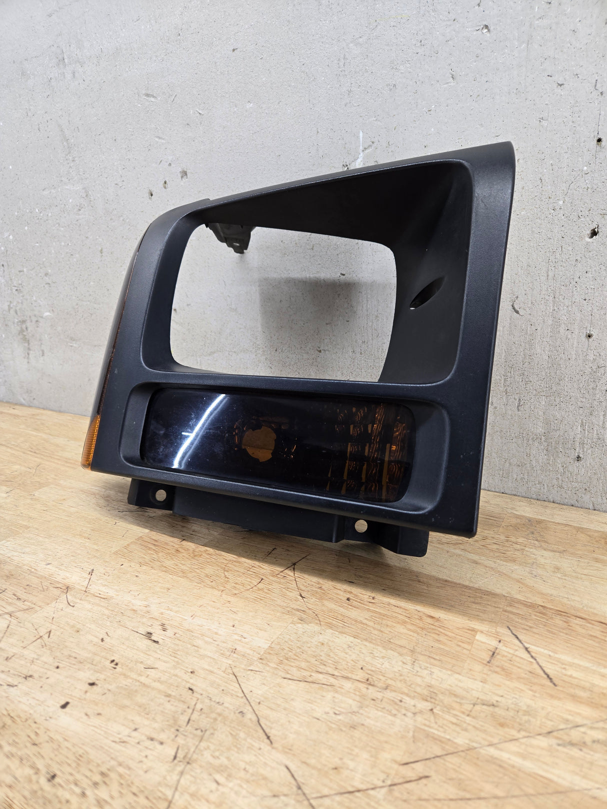 2005-2007 Ford Super Duty F250 F350 F450 F550 RH Right Passenger Headlight Bezel Park Lamp Signal Corner Light 5C34-13B220-A