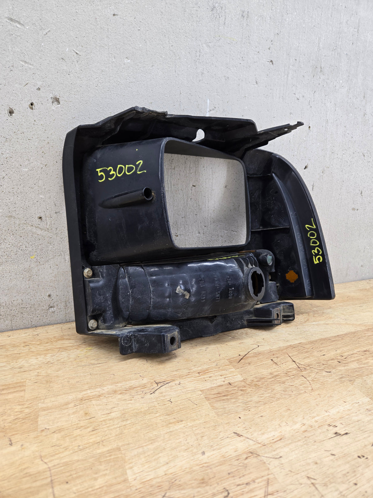 2005-2007 Ford Super Duty F250 F350 F450 F550 RH Right Passenger Headlight Bezel Park Lamp Signal Corner Light 5C34-13B220-A