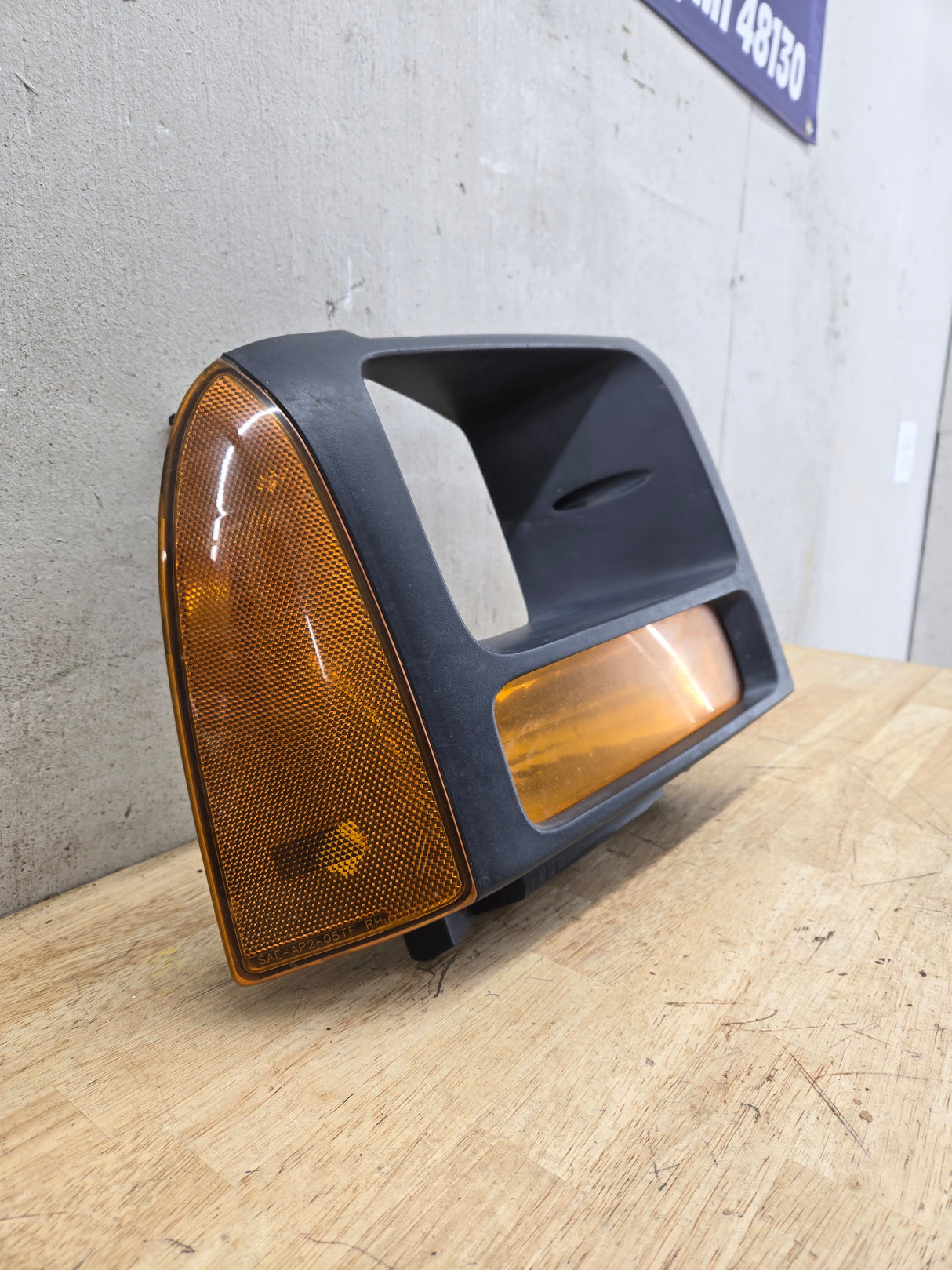 2005-2007 Ford Super Duty F250 F350 F450 F550 RH Right Passenger Headlight Bezel Park Lamp Signal Corner Light 5C34-13B220-A