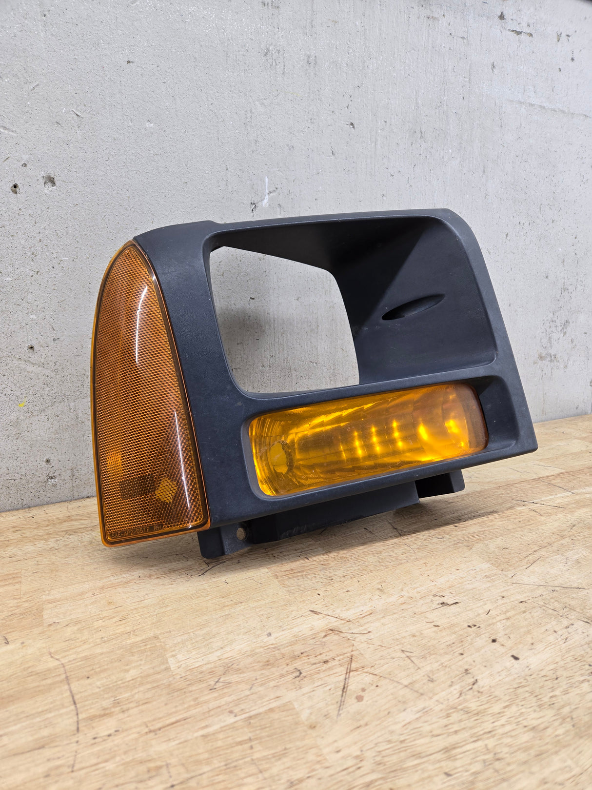 2005-2007 Ford Super Duty F250 F350 F450 F550 RH Right Passenger Headlight Bezel Park Lamp Signal Corner Light 5C34-13B220-A