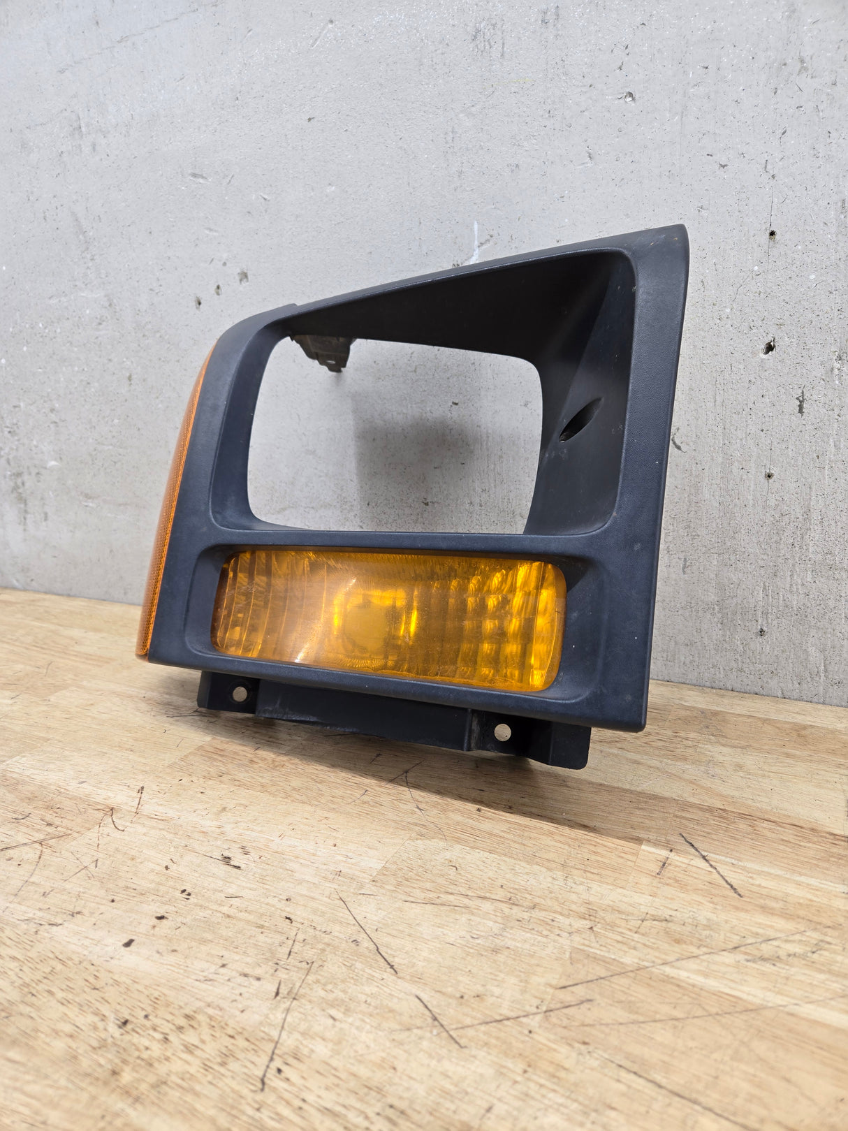 2005-2007 Ford Super Duty F250 F350 F450 F550 RH Right Passenger Headlight Bezel Park Lamp Signal Corner Light 5C34-13B220-A