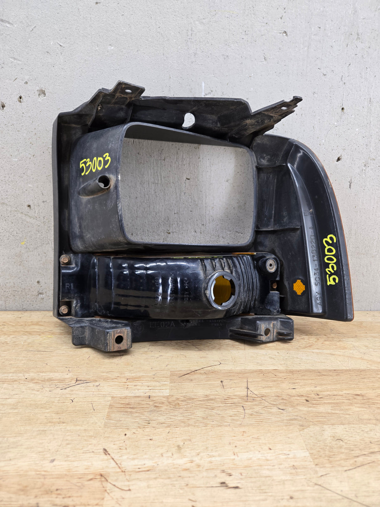 2005-2007 Ford Super Duty F250 F350 F450 F550 RH Right Passenger Headlight Bezel Park Lamp Signal Corner Light 5C34-13B220-A