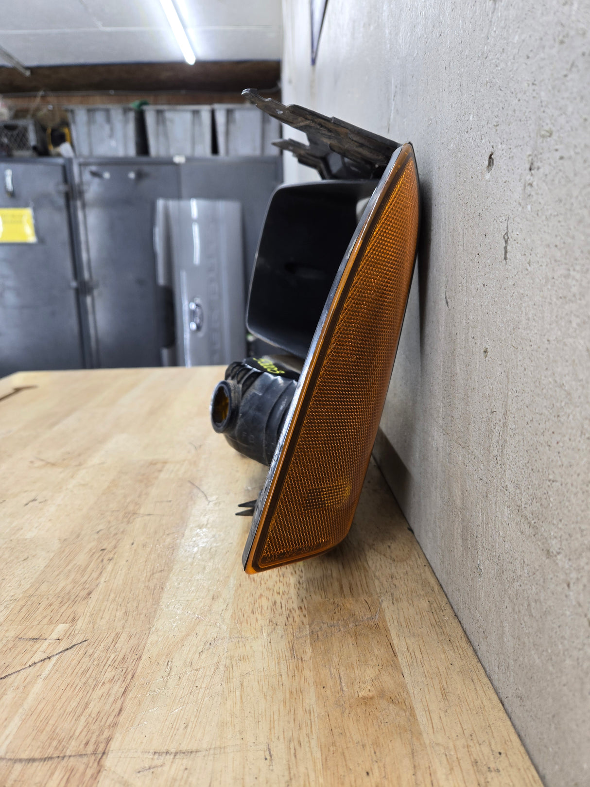 2005-2007 Ford Super Duty F250 F350 F450 F550 RH Right Passenger Headlight Bezel Park Lamp Signal Corner Light 5C34-13B220-A