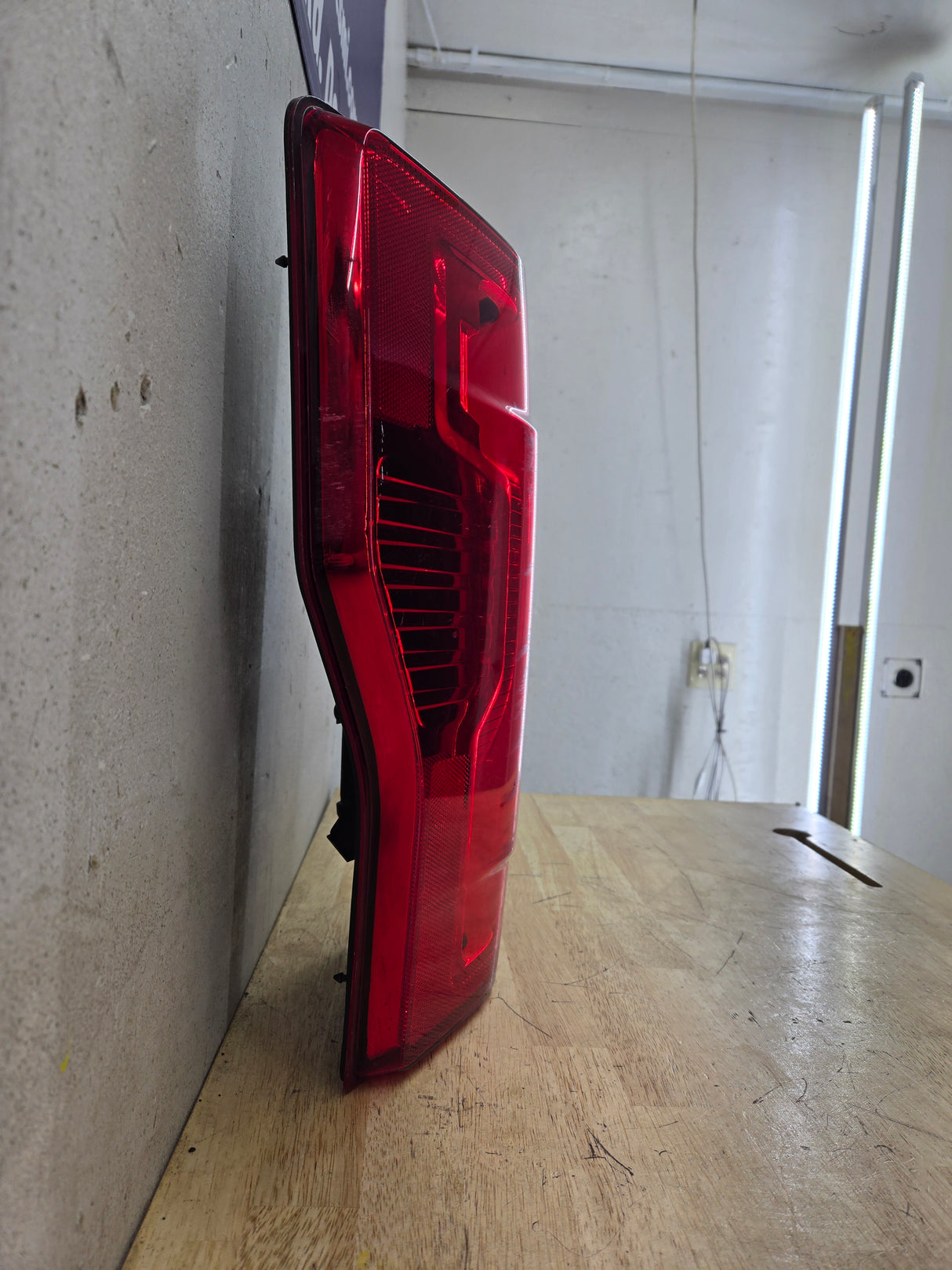 2020-2022 Ford Super Duty F250 F350 F450 F550 LH Driver Side Tail Light Halogen LC3B-13B505-AD