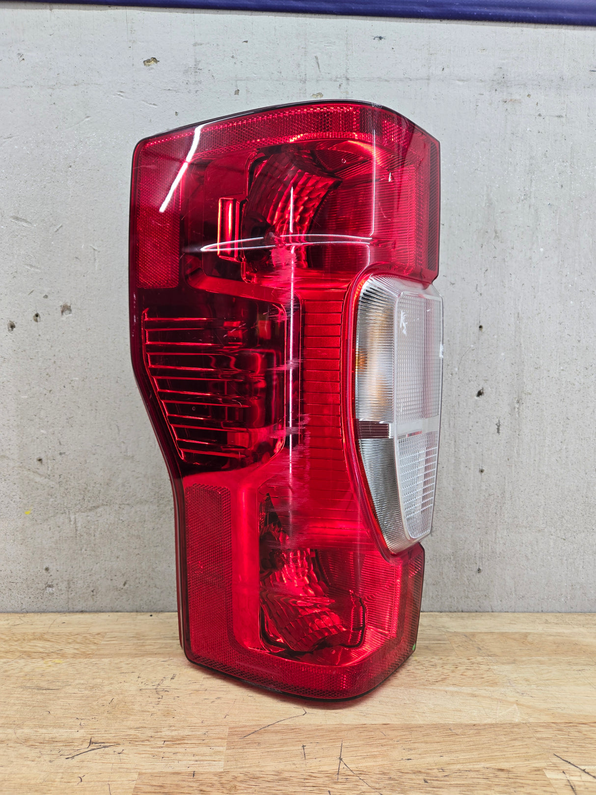 2020-2022 Ford Super Duty F250 F350 F450 F550 LH Driver Side Tail Light Halogen LC3B-13B505-AD
