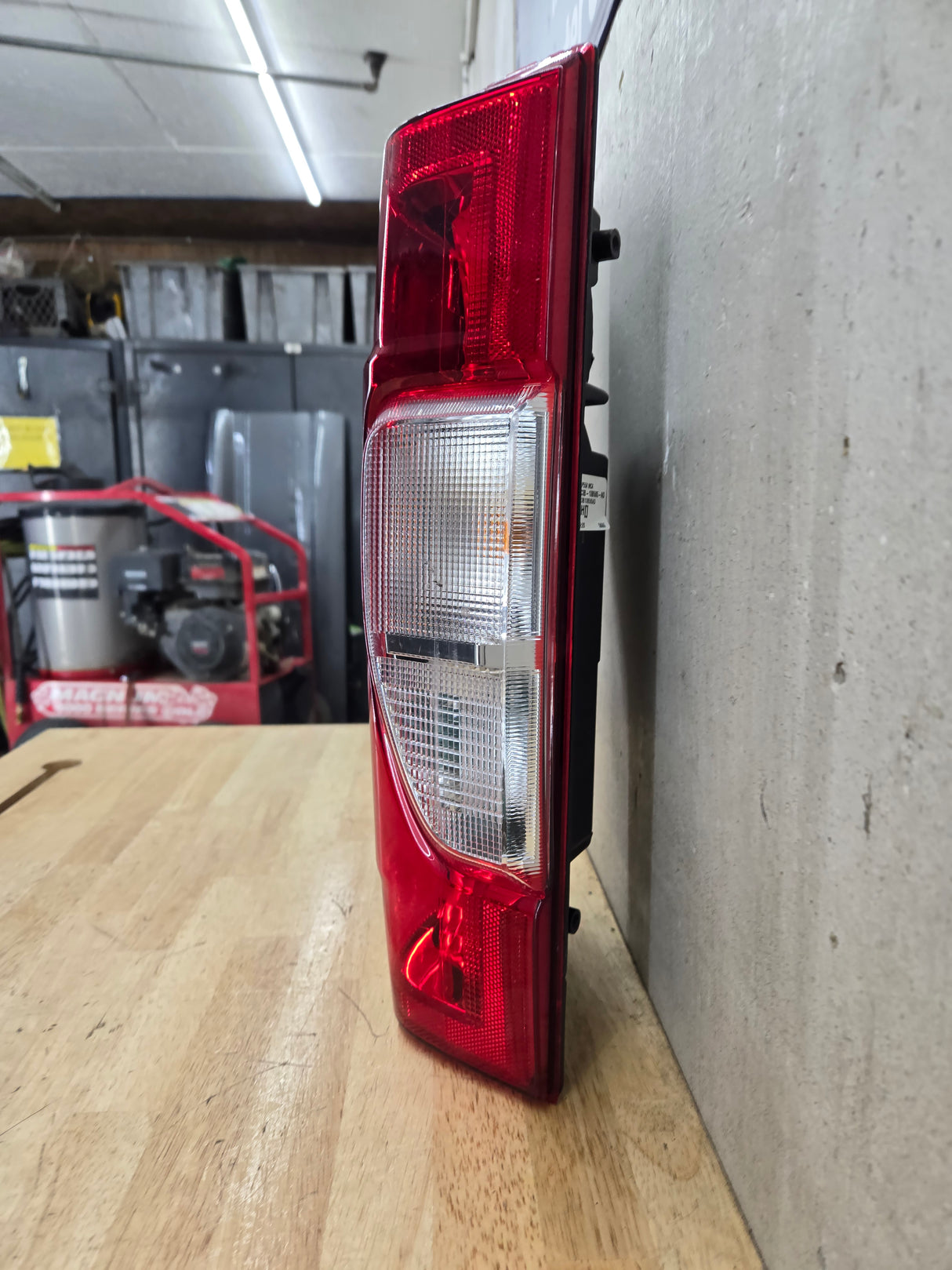 2020-2022 Ford Super Duty F250 F350 F450 F550 LH Driver Side Tail Light Halogen LC3B-13B505-AD
