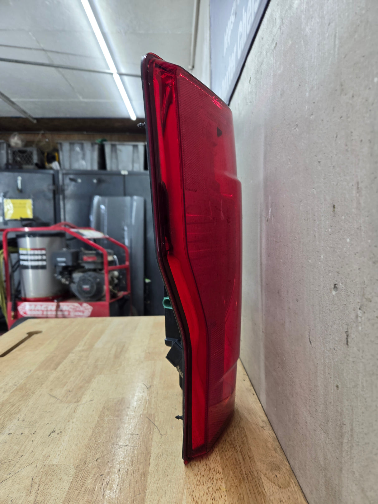 2020-2022 Ford Super Duty F250 F350 F450 F550 LH Driver Side Tail Light Halogen LC3B-13B505-AD