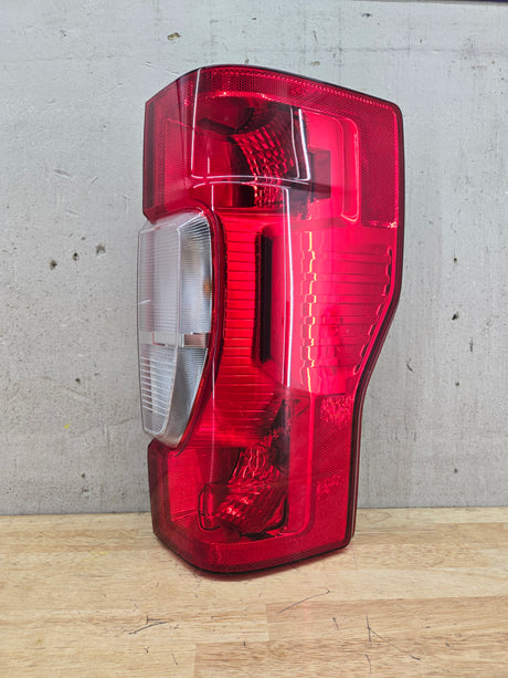 2020-2022 Ford Super Duty F250 F350 F450 F550 RH Passenger Side Tail Light Halogen LC3B-13B504-AD
