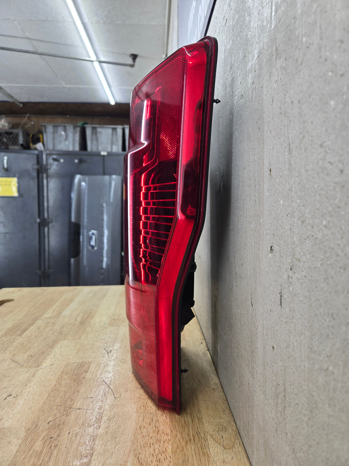 2020-2022 Ford Super Duty F250 F350 F450 F550 RH Passenger Side Tail Light Halogen LC3B-13B504-AD